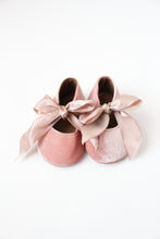 Load image into Gallery viewer, Peyton Bow Shoes - Pink
